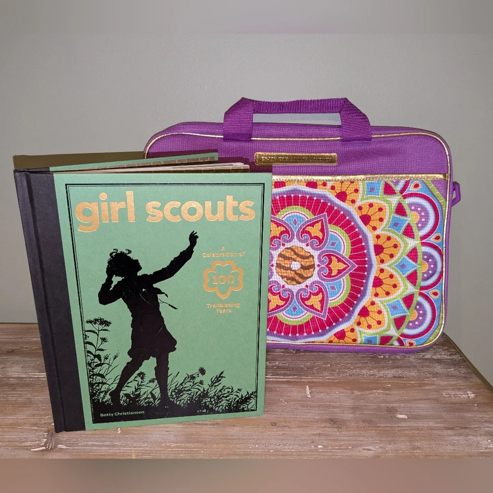 NWOT Girl Scouts Cookies Samoas 17" Laptop Bag + Hardcover Girl Scouts book